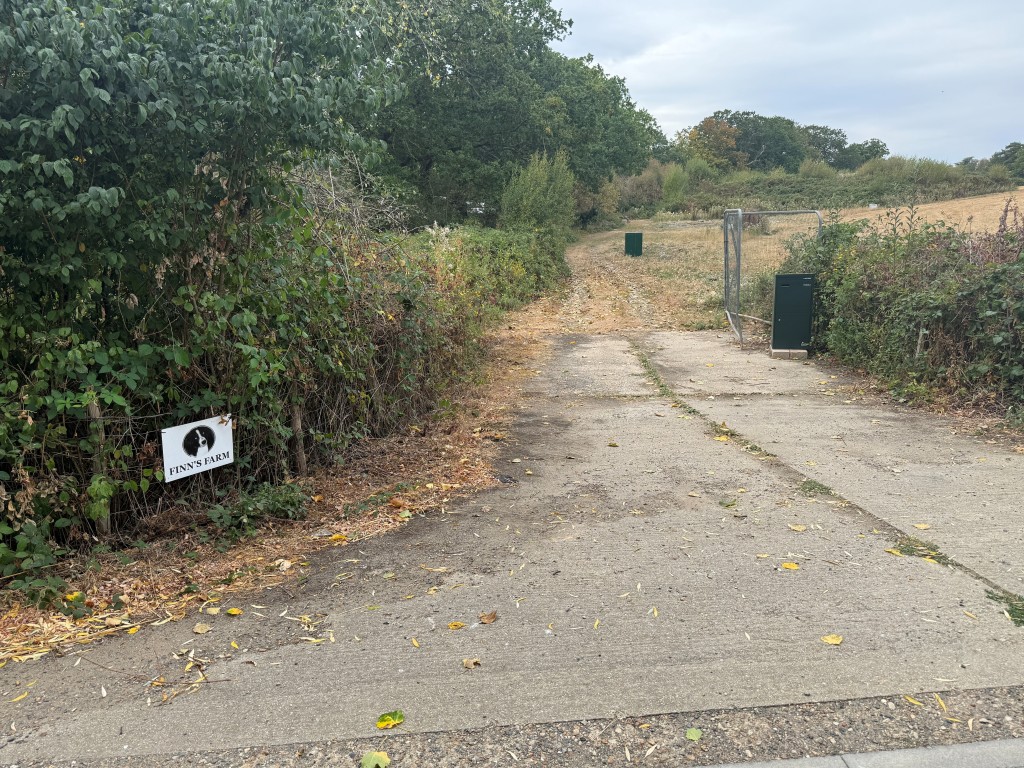 Lot: 43 - LAND WITH PLANNING FOR OVER 50,000 SQUARE FEET OF COMMERCIAL SPACE - Access to plot from Station Road